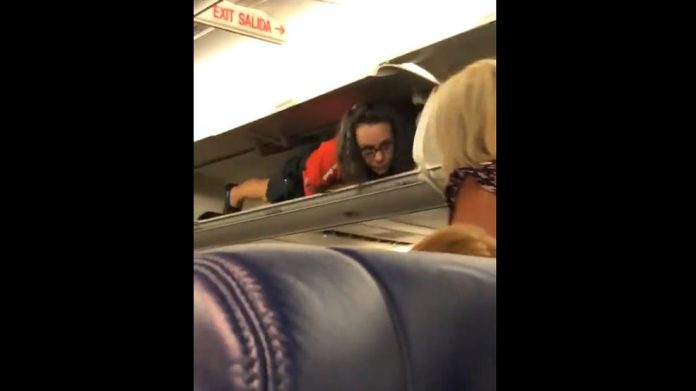 Flight attendant noticed in plane’s overhead bin at Nashville’s airport – WZTV